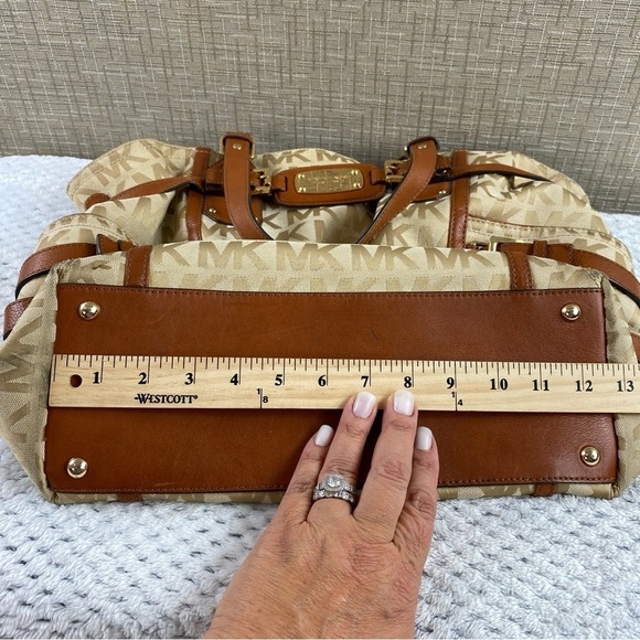 Michael Kors Large Gansevoort Tote in‎ Signature Monogram Beige Jacquard/Leather - Picture 15 of 16